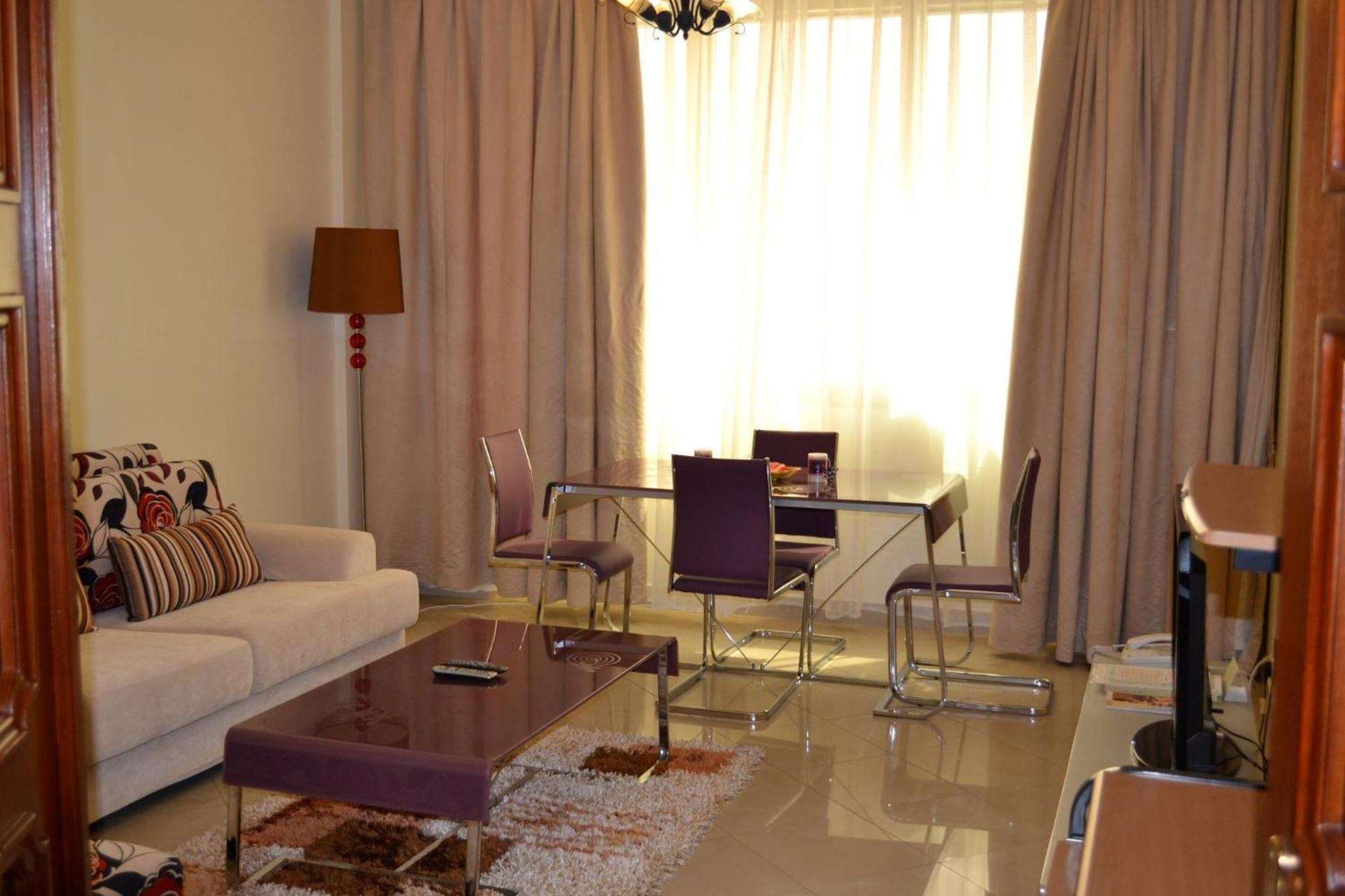 Abu Dhabi Plaza Hotel Apartments Exterior foto