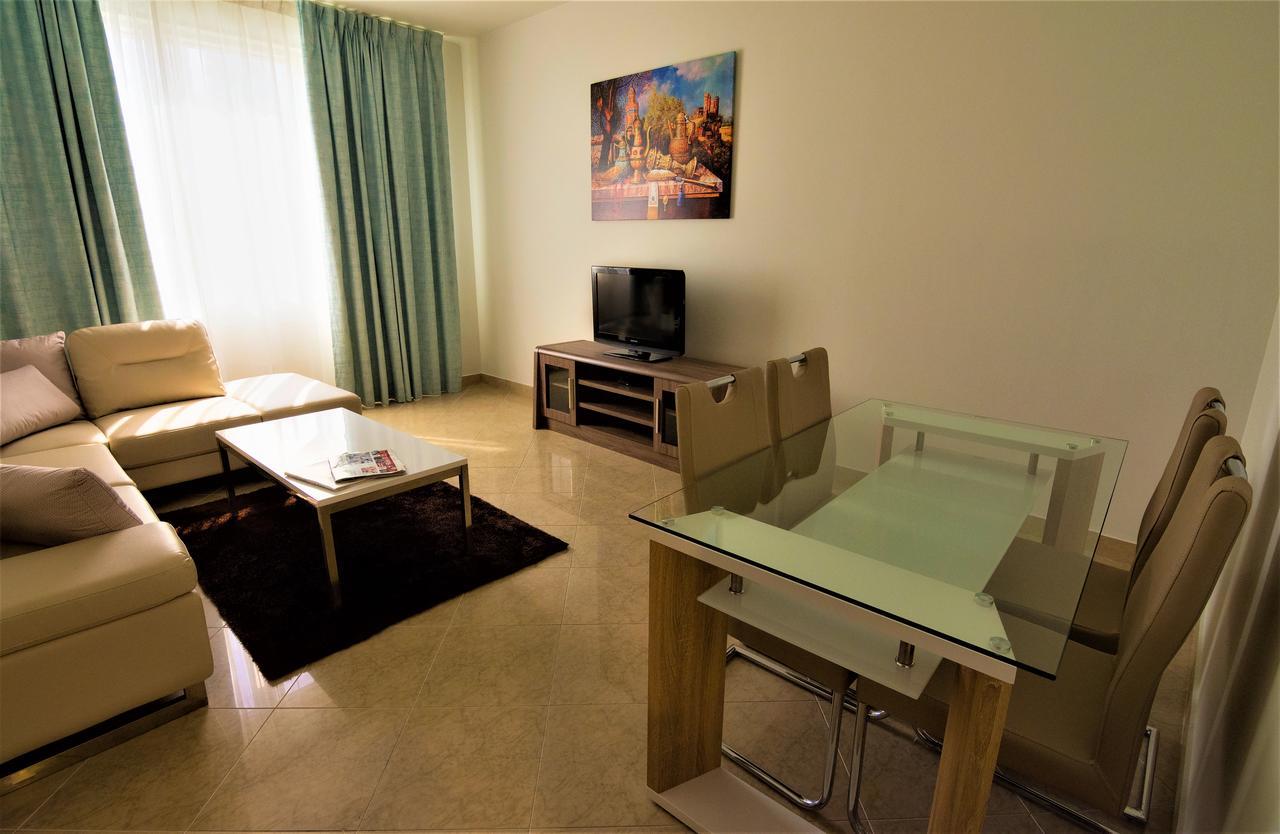 Abu Dhabi Plaza Hotel Apartments Exterior foto